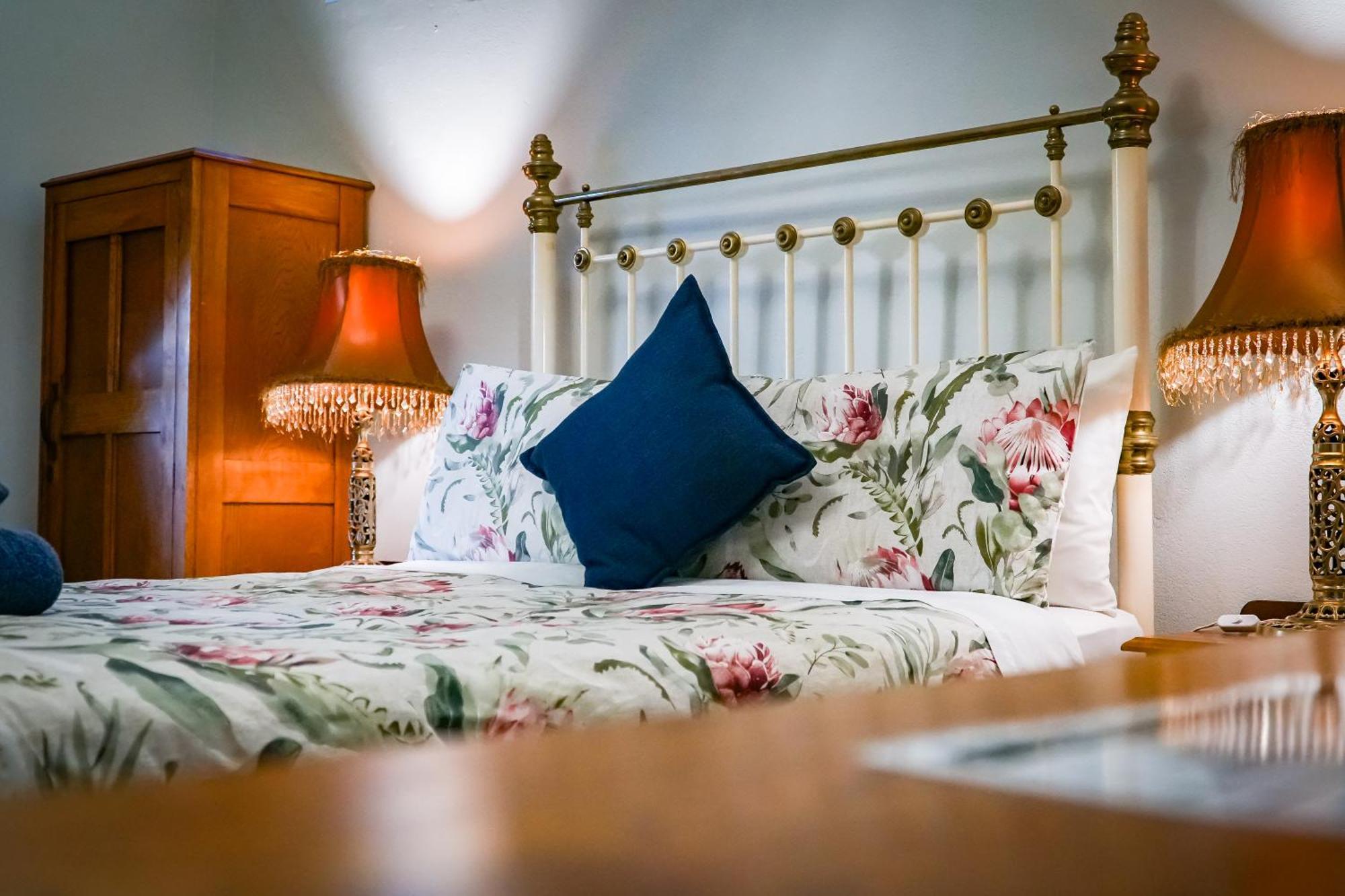 Outentique Accommodation Oudtshoorn Bilik gambar